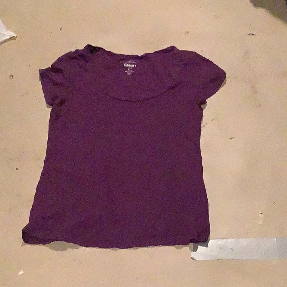 Old navy tee size XS.